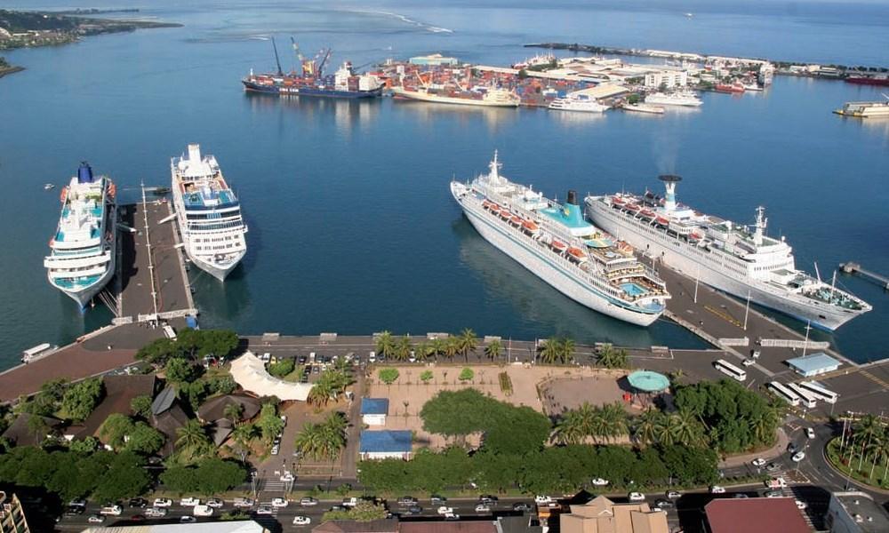 cruise ships dock in papeete photos