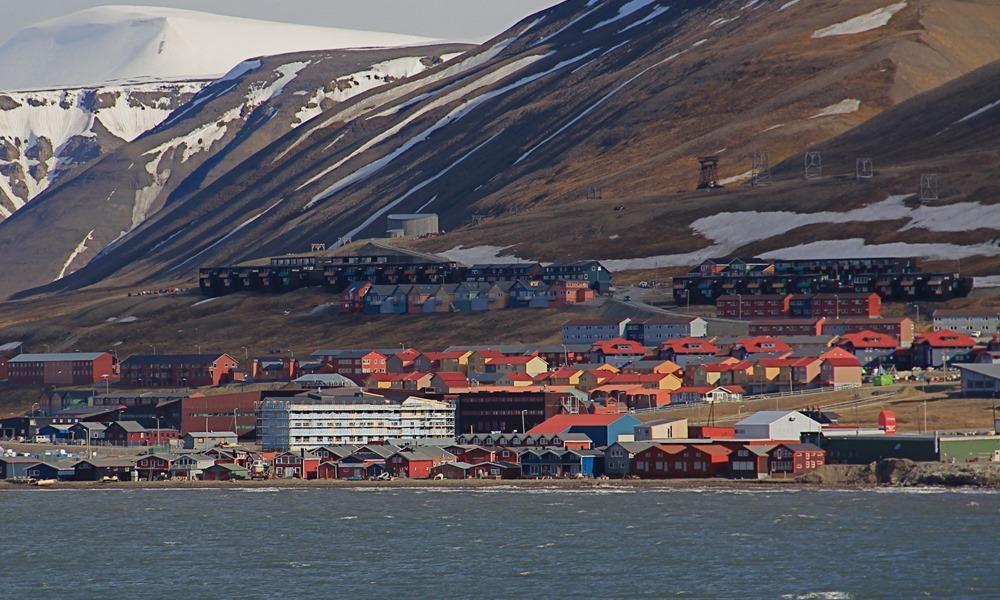 longyearbyen cruise ship schedule