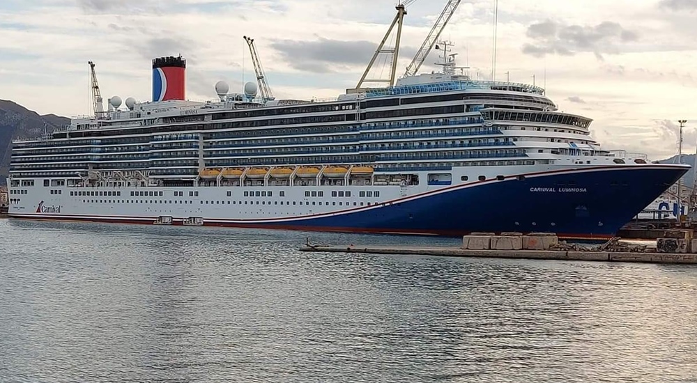 Carnival Luminosa cruise ship embarks passengers from USA (Alaska) for